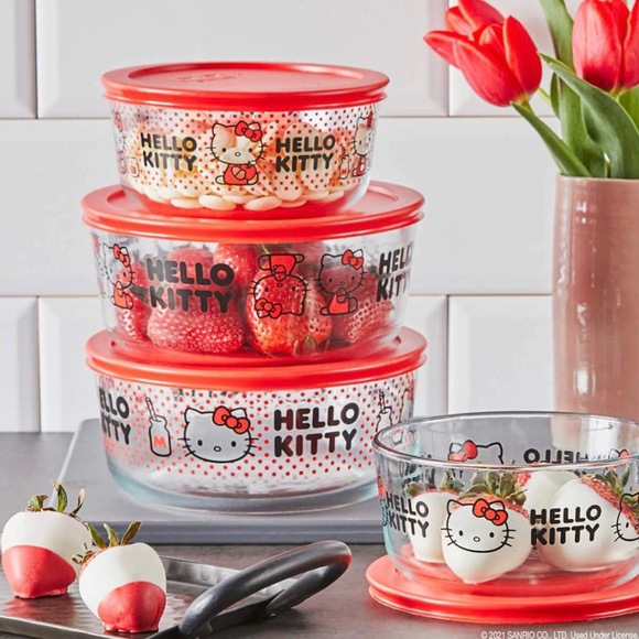 HELLO KITTY Pyrex Food Storage Container 8 Piece Set. - Picture 3 of 7